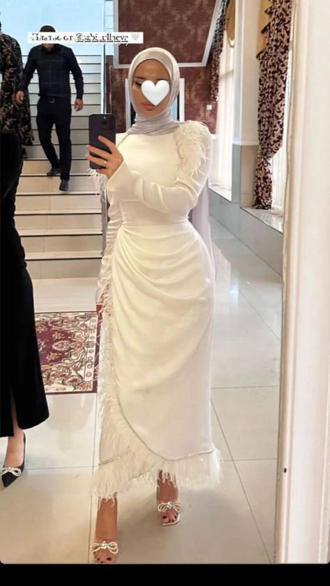 Wedding Dresses For Hijabi Girl, White Hijabi Dresses, Engagement Simple Dress, Simple Dresses Hijab, Engagement Dress Hijab Simple, Engagement Long Dress, Simple Dresses For Hijab, Simple Modest Dress, Modest Engagement Dress