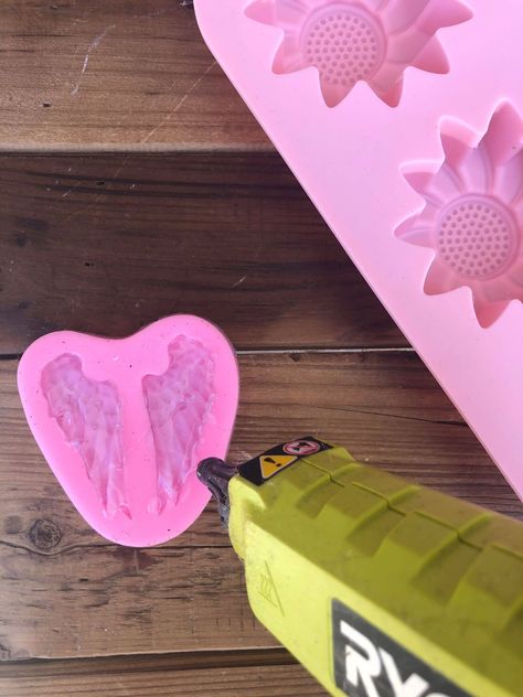 Hot Glue In Silicone Mold, Hot Glue Stencil, Crafts With Hot Glue, Hot Glue Art, Craft Hacks, Diy Angels, Glue Art, The Shabby Tree, Shabby Tree