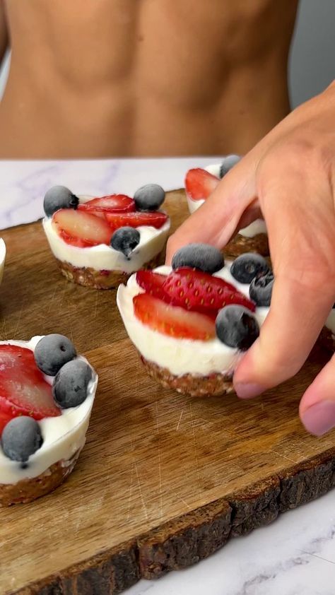 Reminder, healthy desserts are yummy too 🤤 #desserts #healthyrecipes #foodie | Lilly Sabri | Lilly Sabri · Original audio Yogurt With Oats, Oats Dessert, Granola Cups, Healthy Oats, Tube Pan, Yogurt Toppings, Yogurt Granola, Strawberries And Blueberries, Baked Oatmeal Cups