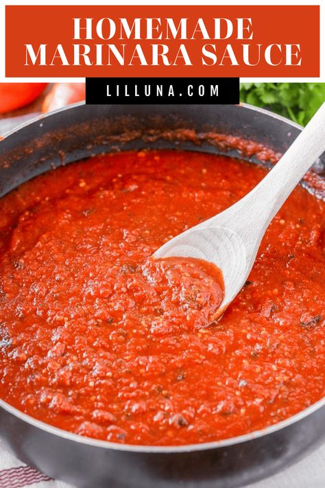 Ditch the store-bought stuff and make this delicious homemade marinara sauce. It's super simple, and tastes amazing on pastas and pizzas, or as a dip! #homemademarinarasauce #marinarasauce #easymarinarasauce #marinara #sauce Best Marinara Sauce, Best Sauce Recipe, Easy Marinara Sauce, Homemade Marinara Sauce, Homemade Chocolate Truffles, Marinara Sauce Recipe, Marinara Sauce Homemade, Dipping Sauces Recipes, Cheesy Zucchini