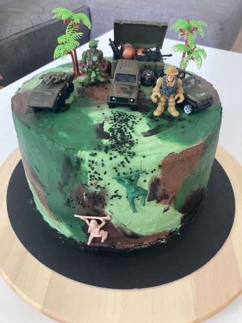 Military Cakes For Boys, Army Cake Ideas, Army Tank Cake, Army Birthday Cakes, Army Themed Birthday, Tank Cake, Camo Birthday Party, Army Cake, Army Birthday Parties