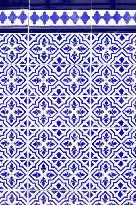 Andalusian style spanish blue ceramic tiles pattern Spanish Mosaic, Spanish Pattern, Spanish Tiles, Tiles Pattern, Spanish Tile, Vintage Tile, Beautiful Tile, Style Tile, White Tiles