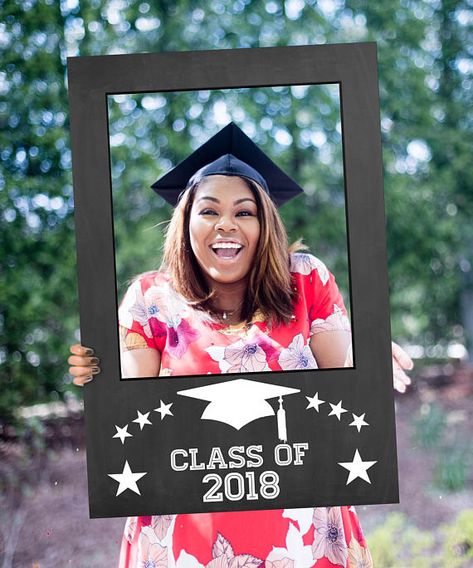 Just imagine the amazing photos you are going to get with this super fun Photo Prop!! **PLEASE NOTE: this purchase is for a print ready digital file (PDF) - Instant Download! Assembly is required. You will need to print, mount and cut to create the photo prop** DIY instructional Photo Booth Picture Frames, Graduation Photo Props, Graduation Photo Frame, Paper Picture Frames, Graduation Photo Booth Props, Graduation Photo Booth, Selfie Frame, Frame Props, Photo Frame Prop