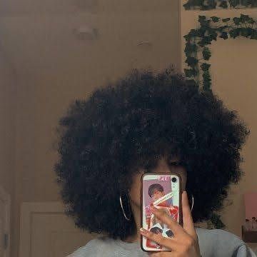 i love her hair Cabello Afro Natural, Big Afro, Afro Natural, Natural Afro Hairstyles, Beautiful Natural Hair, Pelo Afro, Natural Hair Beauty, Natural Curls Hairstyles, Natural Hair Styles Easy