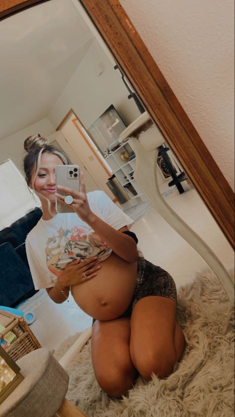 Mirror Photo Poses, Aesthetic Pregnancy, Pregnancy Belly Photos, Belly Photos, Pregnancy Pictures, Mirror Selfie Poses, Baby Box, Mirror Photo, Pregnant Belly