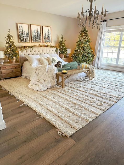 Masculine Bedroom Decor, Christmas Bedroom Decor, Masculine Bedroom, Bedroom Views, Christmas Decorations Bedroom, Christmas Living Rooms, Christmas Bedroom, Home Decor Trends, Autumn Home