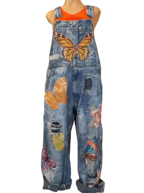 Decorated Overalls, Overalls Diy, Art On Denim, Patch Work Denim, Patched Jeans Diy, Designed Jeans, Painted Overalls, Embroidered Overalls, Refashion Jeans