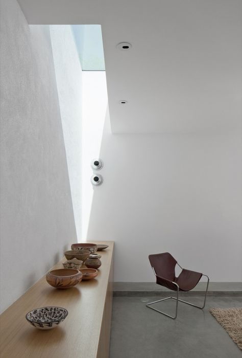 Barrio Historico House / HK Associates Inc Paulistano Chair, Arizona Winter, Interior Minimalista, Light Well, Shape Shifting, Luxe Interiors, Light Architecture, Minimalist Interior, White Wall