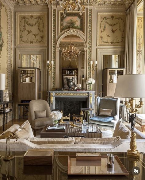 Hotel De Crillon, Best Paris Hotels, Rosewood Hotel, Hotel Interior Design, European Antiques, Five Star Hotel, Paris Hotels, Decoration Inspiration, Beautiful Hotels