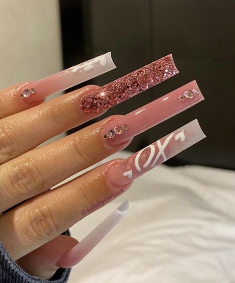 Nail Design Floral, Pink Nail Inspiration, Nail Inspiration Pink, Cute Valentines Nails, Nail Art Short Nails, Carpet Ideas 2023, Acrylic Nails Nude, Vday Nails, Carpet Ideas