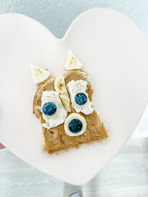 Bluey Meal Ideas, Bluey Shaped Toast, Bluey Character Pancakes, Toddler Bedtime Snack, Toddler Snack Plate, Toddler Breakfast, Kids Treat, Toddler Snacks, Healthy Snacks For Kids