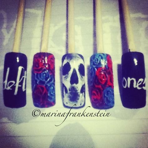 DEFTONES NAILS!!!! love these Deftones Nails Ideas, Deftones Nails Acrylic, Deftones Painting Ideas, Xerces Deftones, Deftones Bracelet, Deftones Nails, Mein Deftones, Horror Nails, Cross Nails