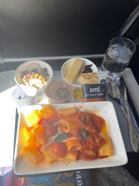 Aesthetic Pasta, Airport Food, Airplane Food, Airport Pictures, Ireland Trip, Airplane Travel, Ghibli Art, Pretty Food, Travel Food