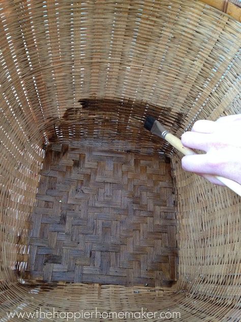 How To Stain Wicker Baskets, Paint Baskets, Farmhouse Interior Ideas, Cheap Baskets, Basket Decor Ideas, Holiday Decorations Diy, Log Decor, Vintage Booth Display, Basket Makeover