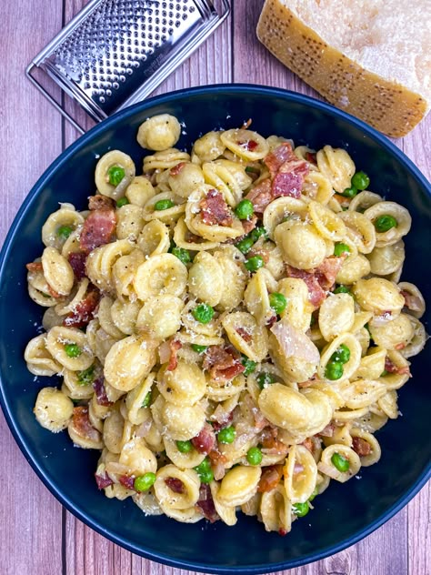 Pasta And Peas, Peameal Bacon, Pasta With Bacon, Pasta With Peas, Cream Pasta, Pasta Water, Bacon Pasta, Best Bacon, Pea Recipes