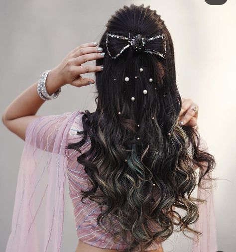 Hairstyle For Bride Indian Wedding Hairs, Siders Hairstyle Wedding, Hairstyles For One Piece Dress, Edgy Wedding Hairstyles, Open Hair Hairstyle On Gown, Mangtika Hairstyle Open Hair, Carnival Hairstyle, Front Hairstyles Wedding Indian, Hear Stail