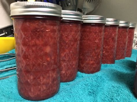 This is a tasty jam that you can sub blueberries for the strawberries OR decrease bananas to 1 cup and add 1 can well drained crushed pineapple. Strawberry Banana Jam Canning, Strawberry Banana Jam Recipe, Strawberry Banana Jam, Banana Jam Recipe, Canning Strawberries, Berry Jam Recipe, Canning Jams, Dehydrating Recipes, Banana Jam