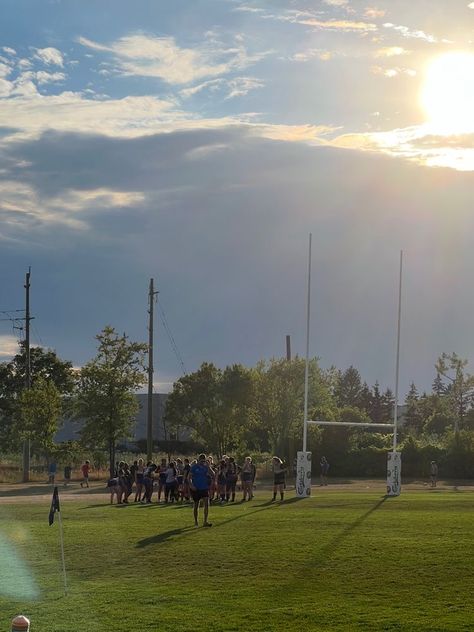 Rugby Astethic, Rugby League Aesthetic, Rugby Boy Aesthetic, Girls Rugby Aesthetic, Rugby Girl Aesthetic, Rugby Aesthetic Girl, Rugby Aesthetic Wallpaper, Rugby Player Aesthetic, Rugby Girlfriend