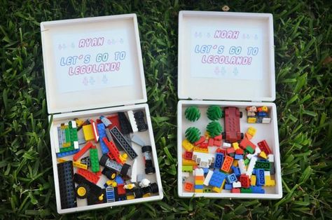 DIY Lego Case Lego Shirts, Disney Trip Surprise, Lego Boxes, Diy Lego, Lego Diy, Activity Box, Travel Cases, Lego Storage, Operation Christmas Child