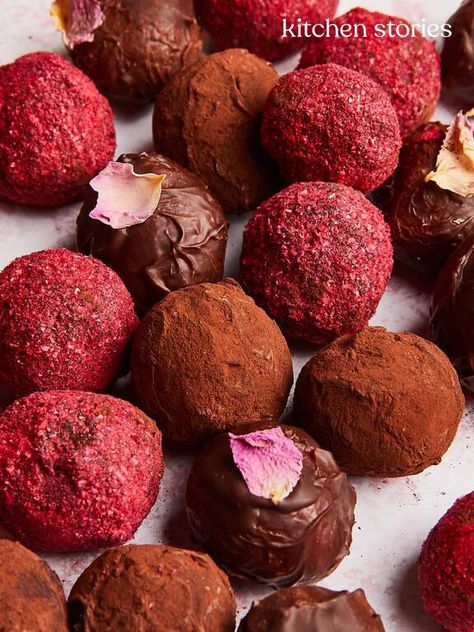 Simple Earl Grey truffles Diy Butter, Edible Rose Petals, Edible Roses, Truffles Recipe, Freeze Dried Raspberries, Dried Raspberries, Truffle Recipe, Kitchen Stories, Chocolate Raspberry