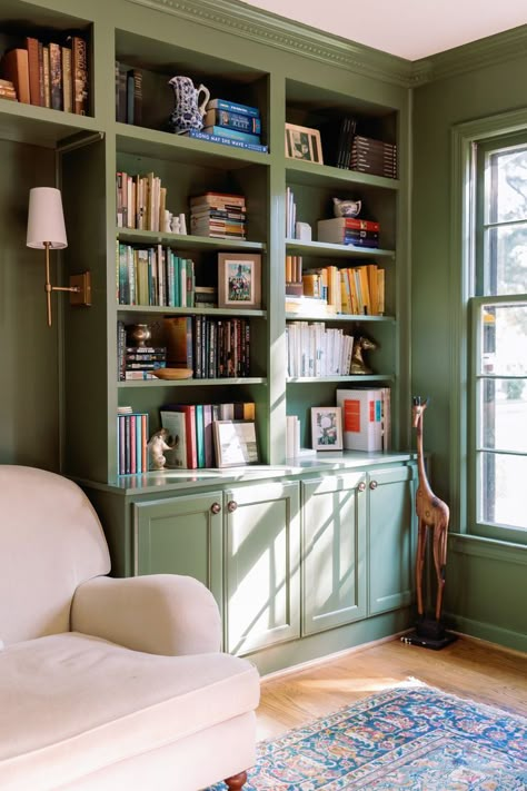 Green Home Library, Forest Green Home, Green Bookshelves, Green Library, Cozy Forest, Neutral Sofa, Home Library Design, Barbie Kitchen, Cabinets Diy