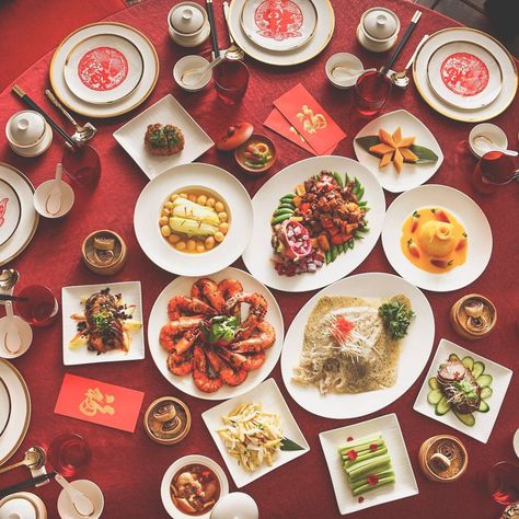 Sadly this feast is not in our #tea room... But the best way to celebrate #ChineseNewYear is a meal with your friends and family. We wish everyone a healthy and happy new year in year of the golden monkey! #tecompany #CNY Chinese New Year Dinner, New Years Day Dinner, New Year Dinner, Chinese Banquet, Chinese Dinner, Chinese New Year Food, Chinese Table, New Years Dinner, New Year's Food