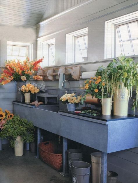 A florist's sink from the September 2007 issue of Martha Stewart Living via Vignette Design. -Remodelista Soapstone Farmhouse Sink, Potting Sink, Soapstone Sink, Shed Inspiration, Potting Station, Outdoor Sink, Garden Sink, Shed Interior, Table Ikea