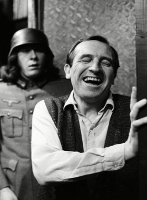 Leonard Rossiter, Richard Beckinsale (Season 1, Episode 5 - All Our Yesterdays) Richard Beckinsale, Childhood Days, Episode 5, Good Old, Season 1, Che Guevara, Historical Figures