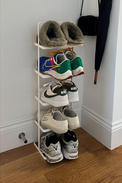 Home storage, home tips, decoration, inspiration, Macerly, Maddie Borge, Madeleine Borge Small Apartment Shoe Storage, Aesthetic Shoe Storage, Maddie Borge, Aesthetic Shoe Rack, Best Shoe Rack, Apartment Items, Dorm Inspo, Uni Room, Home Tips