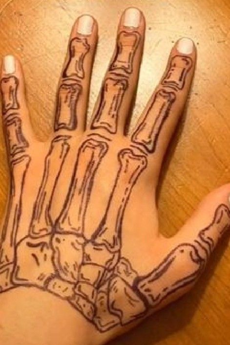 Hand Drawing Tutorial, Skeleton Hands Drawing, Skull Hand Tattoo, Vampire Bride, Sharpie Tattoos, Pen Tattoo, Hand Doodles, Simple Henna Tattoo, Skeleton Hand Tattoo