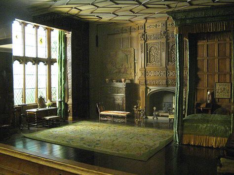 Although this is actually a miniature room, it's so much what I picture when I think of a Jacobean bedroom in a noble house/castle. Castle Bedroom, Castles Interior, Slytherin Aesthetic, Common Room, Miniature Rooms, Noble House, Manor House, Draco Malfoy, House Inspo