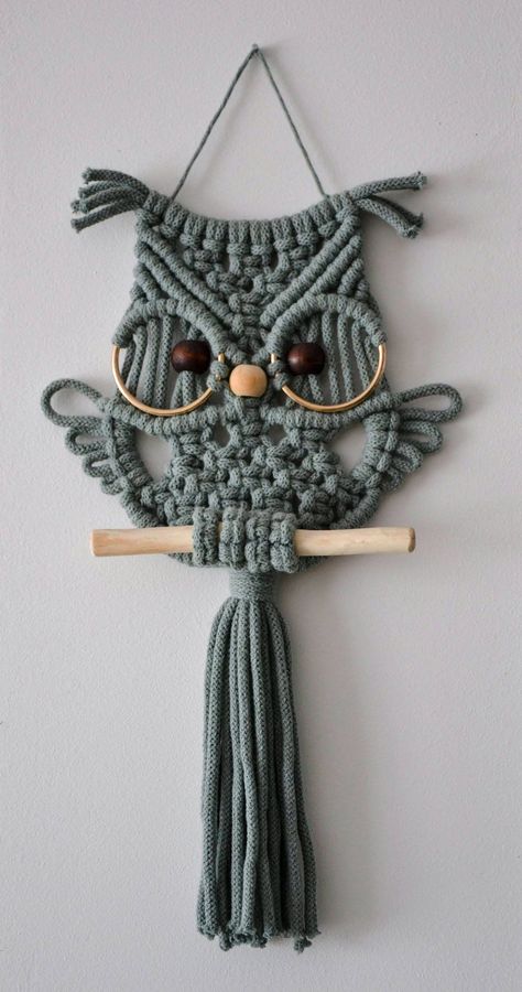 Little Laurel color cute and funny macrame owl with glasses wall hanging, Baby room Boho macrame wall decoration This macramé owl on the wall is such a cute little addition to any room! It adds lots of texture, made from 100% cotton braided cord.  The macramé owl also has two finished beads as eyes and also 'glasses', and this gives it an extra cute touch. The owl looks so clever and cute! Perfect addition to a nursery or kid's room. I really love this wall hanging, and I hope you do too!  Size: Baby Room Boho, Owl With Glasses, Owl Tutorial, Boho Baby Room, Free Macrame Patterns, Knitted Toys Free Patterns, Smart Baby, Makramee Diy, Macrame Owl