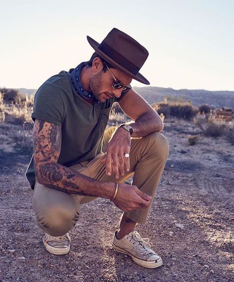 Rafael Lazzini, Boho Men Style, Mens Outdoor Fashion, Mens Hats Fashion, Mens Summer Outfits, Boho Men, Burning Man Outfits, Mens Fashion Rugged, Outdoor Fashion