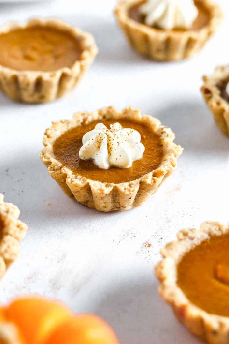 EASY Pumpkin Pie Tartlets (Mini Tarts!) - Aleka's Get-Together Pumpkin Tartlets, Pumpkin Pie Tarts, Pie Tartlets, Pumpkin Tarts Recipe, Christmas Dessert Menu, Caramel Apple Bites, Strawberry Cream Cheese Filling, Mini Pumpkin Pie, Dark Chocolate Desserts