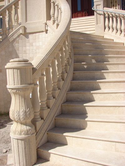 Balcony Balustrade, Stone Railings, Tuscan Interior, Stone Staircase, Modern Stair Railing, Marble Staircase, Stone Pool, Mermaid Illustration, Arch House