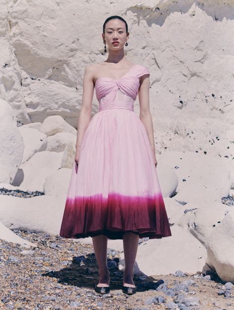 Alexander Mcqueen Resort, Hollywood Costume, Alexander Mcqueen Fashion, Blush Dress, Mcqueen Fashion, Silk Organza, Fashion 2020, Vogue Paris, Apparel Design