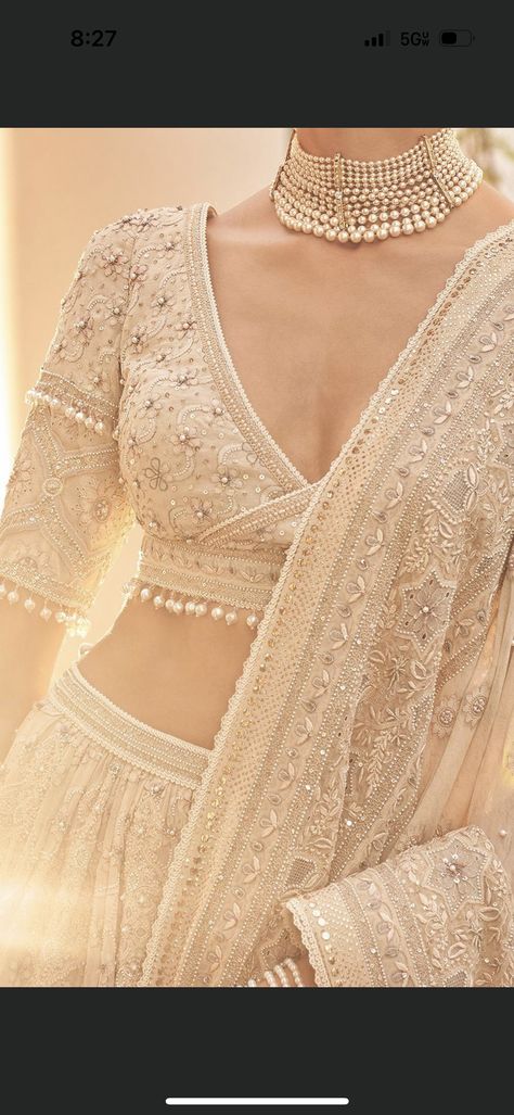 Chikankari Dupatta, Lengha Blouse Designs, Chikankari Lehenga, Lace Blouses, Simple Lehenga, Classic Blouse, Wedding Lehenga Designs, New Saree Blouse Designs, Lehenga Designs Simple