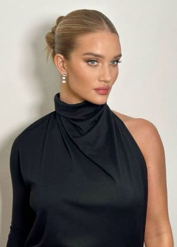 Hairstyles For High Neck Dresses, Rosie Huntington Whiteley Makeup, Rosie Huntington Whiteley Hair, Photoshoot Hair, Rosie Huntington Whiteley Style, Rosie Hw, Wedding Hairstyles And Makeup, Party Makeup Looks, Top Knot Bun