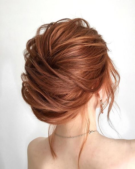 Beautiful french chignon wedding hairstyle idea - wedding hair ,hairstyle ,updo ,messy updo ,hair updo ideas ,hair ideas ,bridal hair ,french chignon ,messy updo hair ,wedding hairstyles ,hairstyles ,hairs ideas Updo Hair Wedding, Hair Updo Ideas, French Chignon, Updo Messy, Wedding Haircut, Unique Wedding Hairstyles, Updo Ideas, Chignon Wedding, Messy Hair Updo