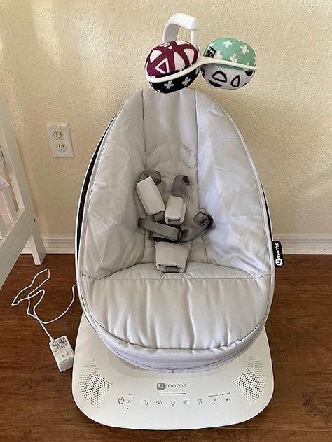 Check out this video Amazing 4Moms MamaRoo Swing! Multi Motion, Bluetooth Enabled! from Nicole Weiss 4moms Mamaroo, Stylish Diaper Bag, Newborn Essentials, Baby Essentials, Baby Gear, Baby Items, Mom And Baby, Little One, Diaper Bag