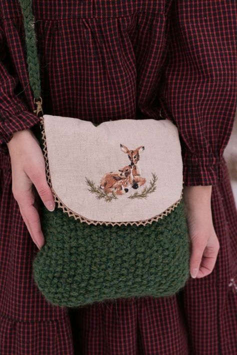 Cottagecore Bag, Deer Fawn, Knitted Bag, Diy Bag Designs, Diy Crochet Projects, Product Catalog, Embroidery Inspiration, Hand Embroidery Designs, Embroidery And Stitching