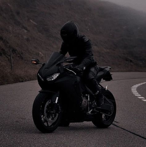 Motorcycle Guy, Biker Photography, Elegant Life, Hot Biker Guys, Moto Yamaha, Stylish Bike, Motocross Love, Image Moto, Мотоциклы Cafe Racers