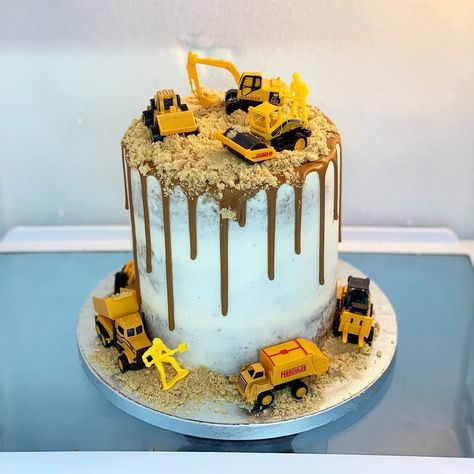 Kids Construction Cake, Digger Birthday Cake, Construction Theme Cake, Vanilla Jam, Digger Cake, Construction Birthday Cake, Toddler Birthday Cakes, Second Birthday Cakes, Construction Theme Birthday Party