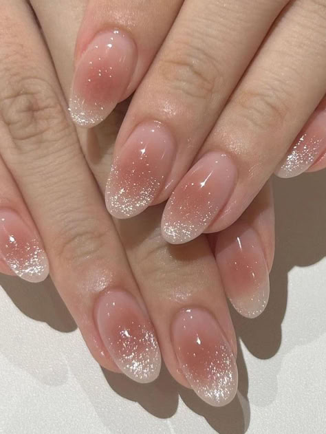 Korean glitter nails: blush nails with glitter ombre Chic Nail Designs, Korean Nail Art, Milky Nails, Asian Nails, Blush Nails, Soft Nails, Prom Nails, Chic Nails, Nail Trends