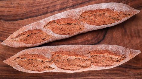 These 100% Whole Wheat Baguettes Are Unique and Super Tasty - ChainBaker Whole Wheat Baguette, Whole Wheat Baguette Recipe, Baguette Recipes, Christmas Bread Recipes, Festive Bread, Baguette Recipe, Wheat Bread Recipe, Recipes Learn, Country Bread