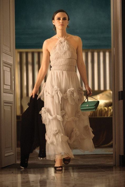 Keira Knightley Dress, Keira Knightley Chanel, Chanel Wedding Dress, Keira Knightley Style, Chanel Wedding, Kiera Knightly, Keira Knightly, Red Silk Dress, Chanel Dress