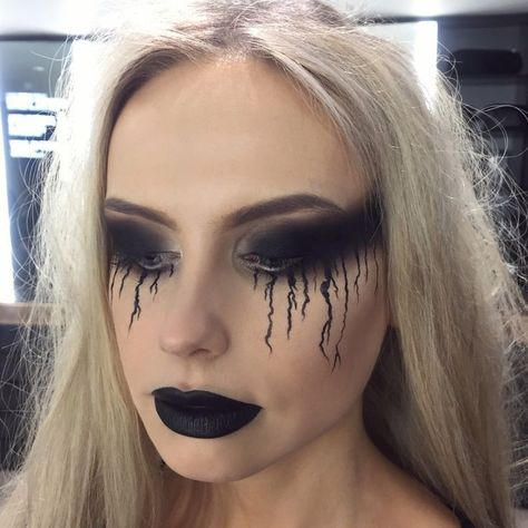 Lip Makeup Art, Dark Angel Makeup, Sith Makeup, Angel Halloween Makeup, Halloween Lip Makeup, Lip Makeup Ideas, Dark Angel Costume, Make Up Halloween, Demon Makeup