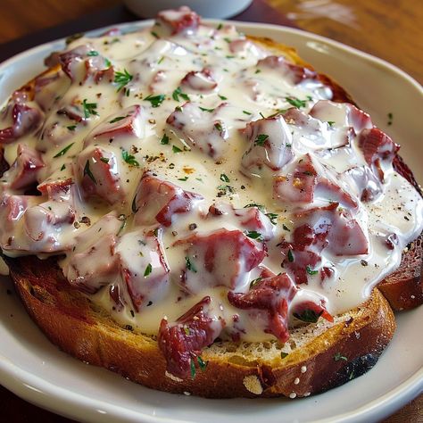 Homemade Creamed Chipped Beef on Toast – Charm Recipes Cream Chip Beef Recipe, Chipped Beef On Toast Easy, Chipped Beef On Toast Recipes, Homemade Chipped Beef, Creamed Dried Beef On Toast, Creamed Chip Beef On Toast, Creamed Beef On Toast Recipes, Cream Beef On Toast, Cream Chipped Beef On Toast