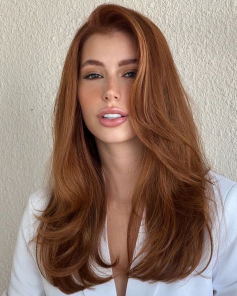 Long Layers Copper Hair, Lived In Auburn Hair, Auburn Hair Dark Roots, Cool Auburn Hair, Brunette Auburn Hair, Rich Auburn Hair, Haircuts Ideas For Women, Medium Auburn Hair, Cooper Hair