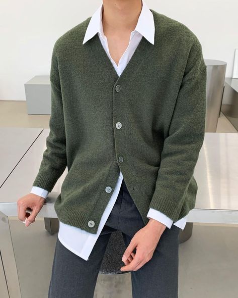 Cardigan Outfit Korean, Green Cardigan Outfit, Cool Ootd, Korean Style Outfits, Buisness Casual, Cardigan Outfit, Outfit Korean, Teacher Outfit, Grey Outfit